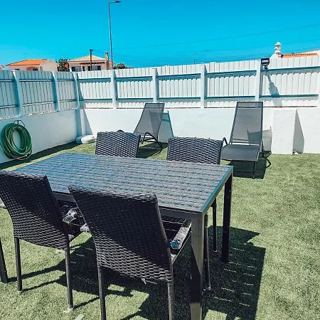 Victoria, Tonel, Vakantiehuis *